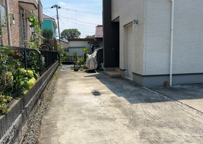 【内装】 | 向原中古戸建 | 玄関ポーチにおいて最も重視すべきと言っても良いのが広さです。適切な広さの玄関ポーチでないと外見的なバランスは崩れてしまいますし、何より使いにくくなってしまいますので、現地で実際に下見をしてみましょう！