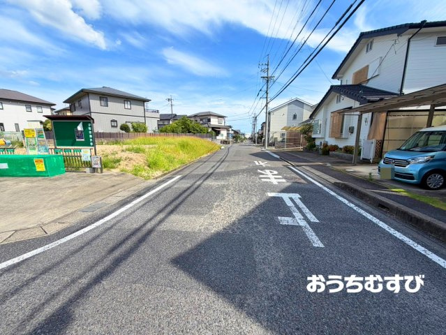 小牧市小松寺2期(全2棟)の前面道路含む現地写真