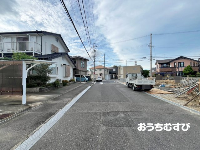 小牧市小松寺2期(全2棟)の前面道路含む現地写真