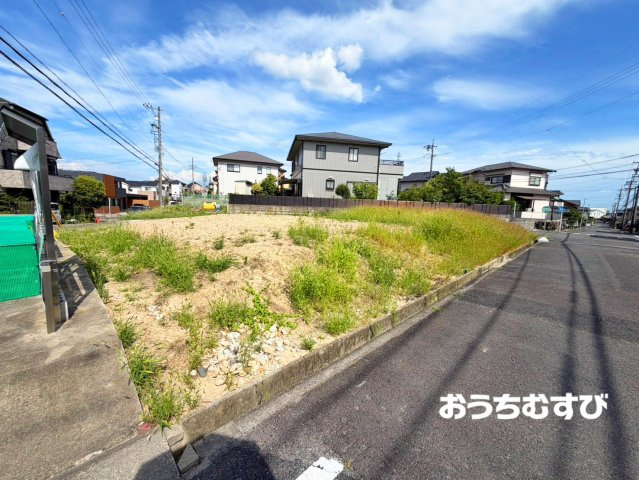 小牧市小松寺2期(全2棟)の前面道路含む現地写真