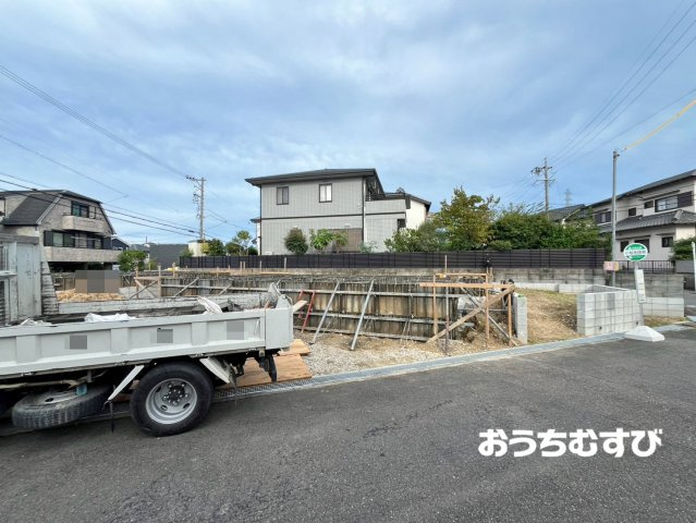 小牧市小松寺2期(全2棟)の前面道路含む現地写真