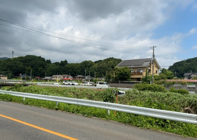 【展望】 | 小野中古戸建 | 眺望を気にして物件を探す場合、前面に建物が建っていないか現地で確認しましょう！前面に建物があると景色はもちろん、日当たりや風通しにも影響が出てきます。住んだ時のことを想像しながら現地見学をしましょう。