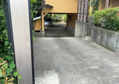 【駐車場】 | 小野中古戸建 | 駐車場と明記されていても、最小スペースでつくられた駐車場だと大型車は駐車できなかったり、出入りしにくくなったりする可能性があります。お車のサイズと購入したい物件の駐車場のサイズを現地で確認しましょう。