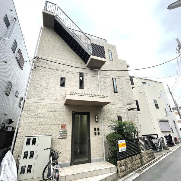 城山のエントランス