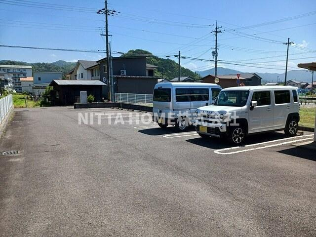 フェリスの駐車場|敷地内についている駐車場です◇