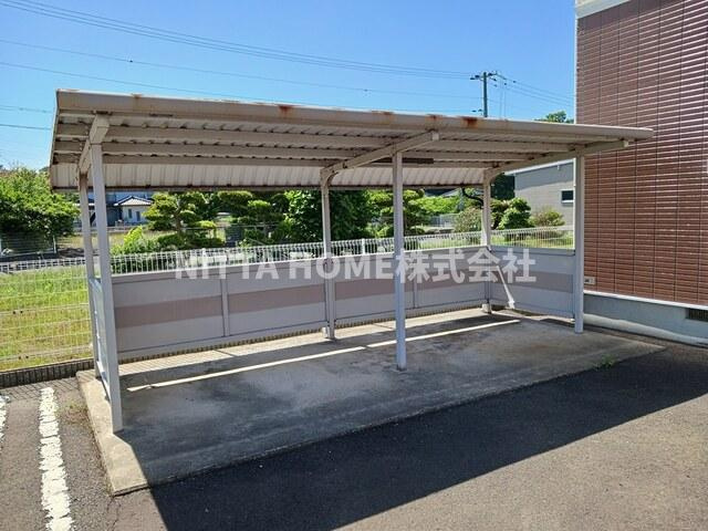フェリスのその他|屋根付きの駐輪場は無料で使用ＯＫ☆