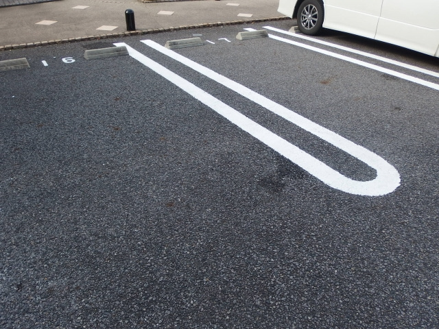 メゾン・グランドールＢの駐車場