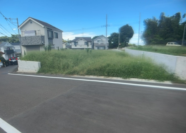 【外観】 | 石川町売地 | 土地を買う際、住む地域の自治体や福祉の補助制度にも注目してみましょう。子供や老人の医療補助やゴミ出しのルールなど、自治体によってルールに大きな違いがあるため、暮らしやすい土地で判断するとよいでしょう。