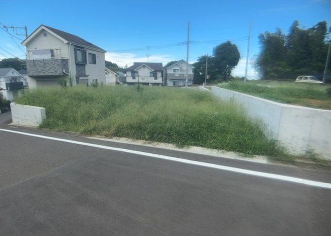 【外観】 | 石川町売地 | 隣家の土地はどうなっているのか、生活利便施設が近くにあるのか、学校まで近いかなど、お客様のライフスタイルにあわせたイメージが重要です。また、近くにあると困る施設が近くにないかも確認するといいでしょう。