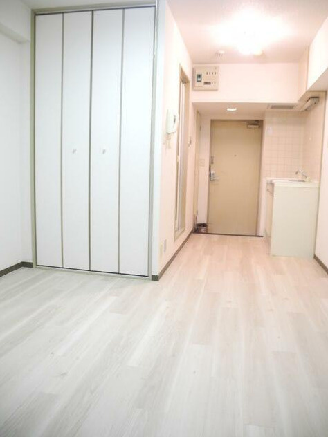 第３東和ビルの内装|フローリングの色が淡い色なので、お部屋が広く感じます