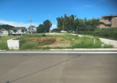 【外観】 | 石川町売地 | 現地に行くなら、物件の周囲の地形がどうなっているかを見ることも大切です。周辺より低くなっている土地では、大雨などで水が集まりやすいため、地盤が弱くなっているということも考えられるため、注意が必要です。