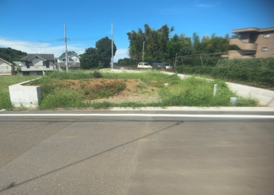 【外観】 | 石川町売地 | 隣家の土地はどうなっているのか、生活利便施設が近くにあるのか、学校まで近いかなど、お客様のライフスタイルにあわせたイメージが重要です。また、近くにあると困る施設が近くにないかも確認するといいでしょう。