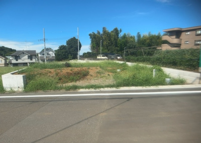 【外観】 | 石川町売地 | 土地購入を検討されている場合、境界杭がない状態で購入してしまうと境界確定測量をする必要があり、費用がかかります。購入の前に、売主、隣土地所有者立ち合いのもと境界を確定し境界杭を設置するのがベストです。