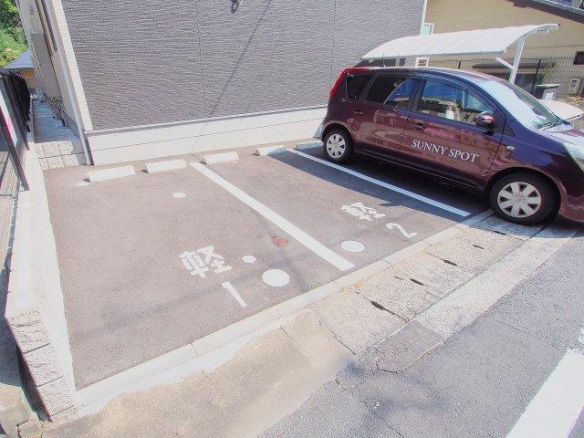 グランディール．ｍⅡ番館の駐車場