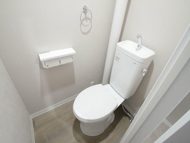 【トイレ】 | グリーンシャイン芝 | 落ち着いた色調のトイレです