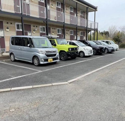 レオパレスＪＵＮⅠの駐車場