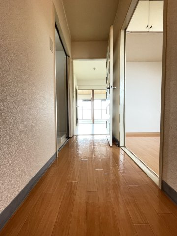 煉瓦館京極の玄関|※画像は同物件別室となります。