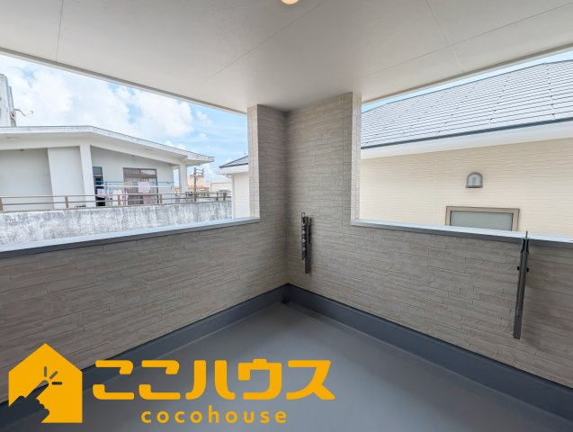 南城市玉城前川　新築戸建て　全2棟　1号棟のバルコニー|急な雨でも安心のインナーバルコニー

