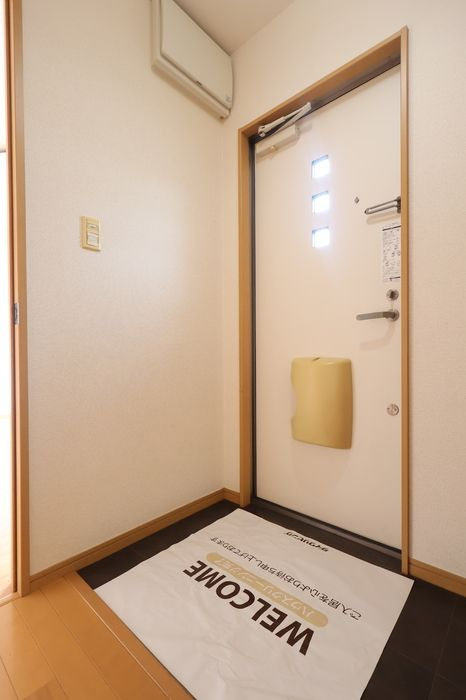 ダンデライオン　Aの玄関