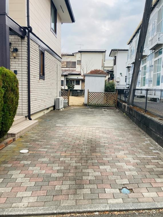 堀西戸建の駐車場