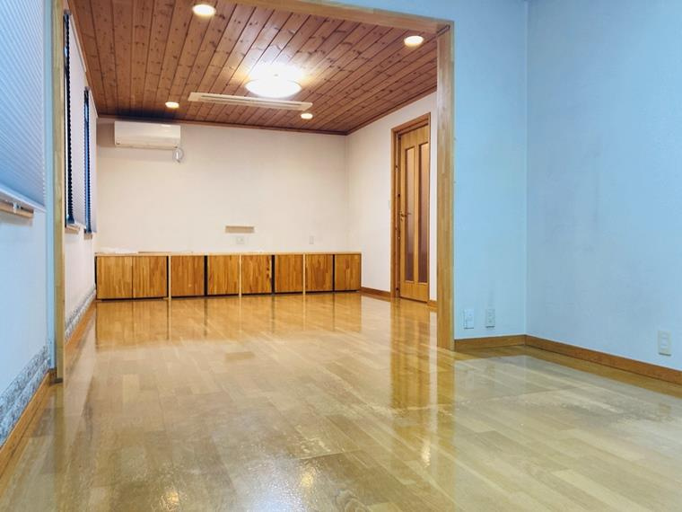 堀西戸建の居間・リビング