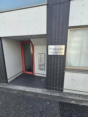 プラティーク千歳船橋のエントランス