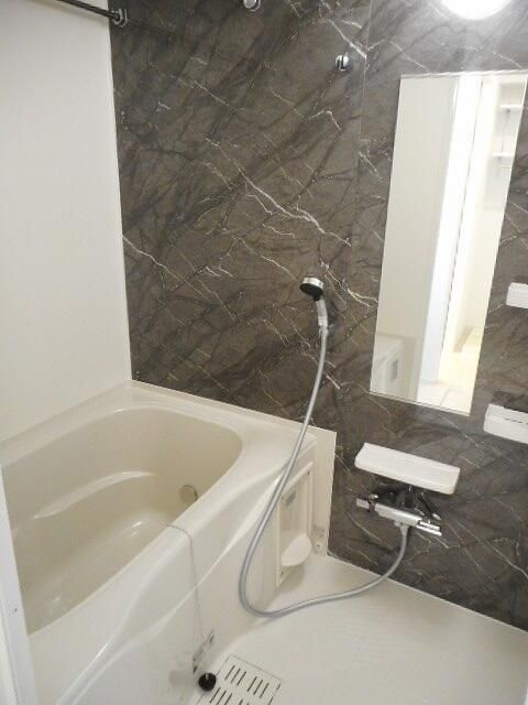 ブライト　セゾンの浴室