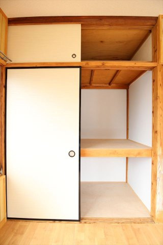 内田３丁目貸家の収納