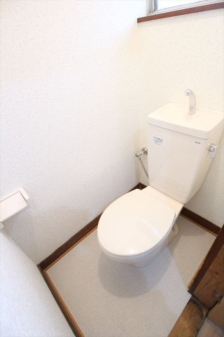 内田３丁目貸家のトイレ