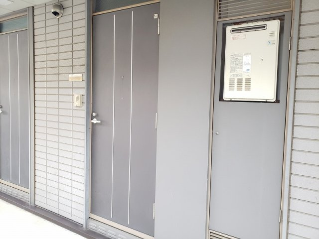 レオパレスリブェールの玄関