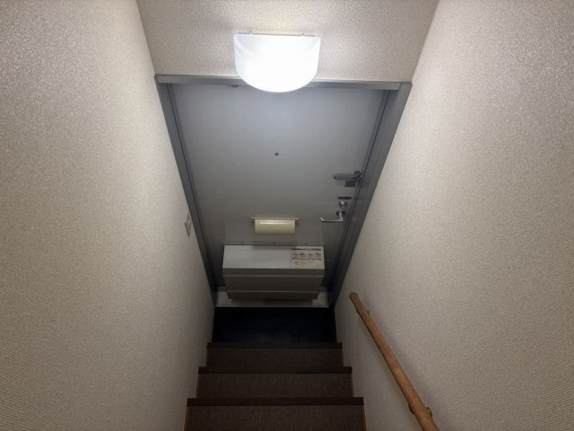 レオパレス宮代庭苑の玄関