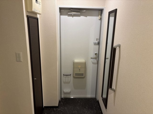 クレイノイヤサカの玄関