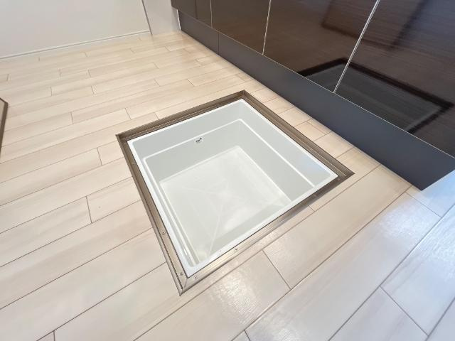 シャルールのキッチン|床下収納