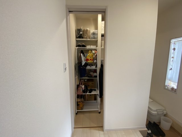 真岡市長田　築浅美邸の収納|〇シューズインクローク〇
室内と土間スペースから出入り可能♪
※2026年7月撮影