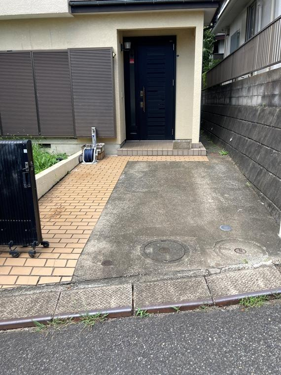 阿久和東戸建の駐車場