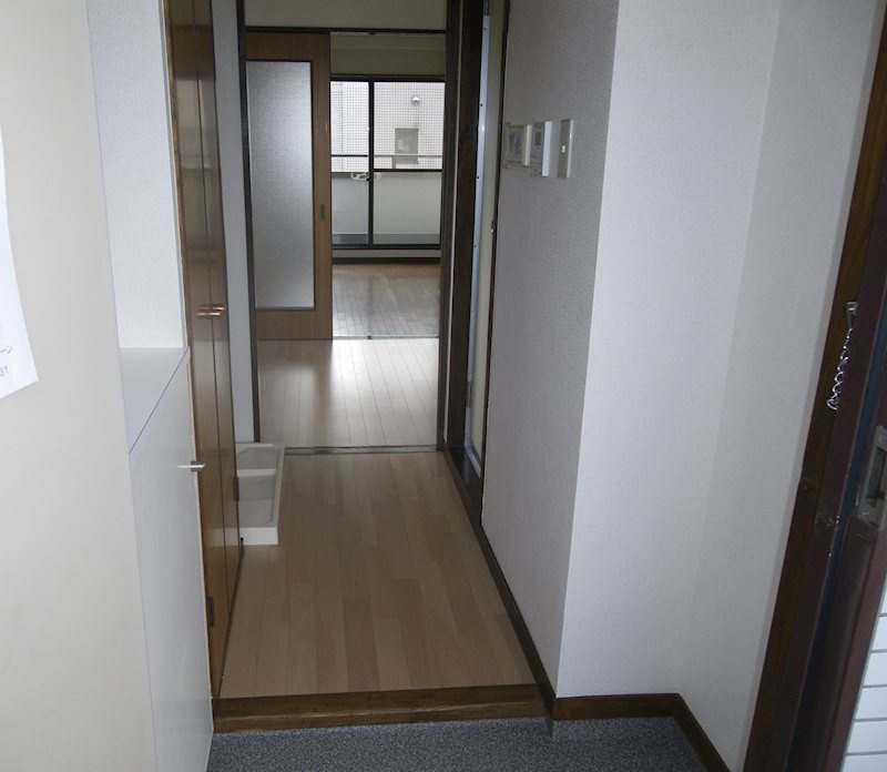 コモクレッセ   の玄関