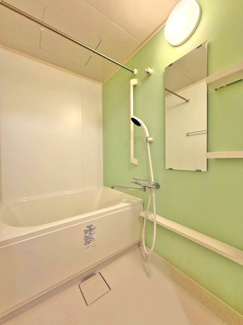 【浴室】 | 川越グリーンパークB-１棟 | 【本画像は居住者様の家具をCGで消した画像であり、現況と異なる可能性がございます。】