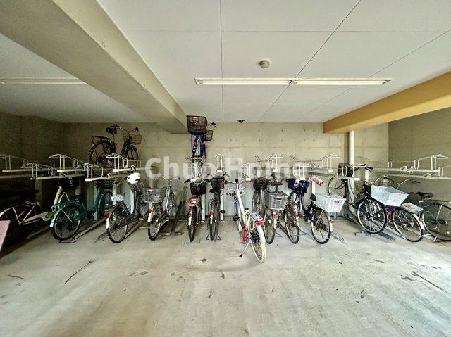 オアーゼ上篠の駐輪場|【自転車置き場】最新の空き状況や費用などの詳細は担当スタッフまでお問い合わせください。