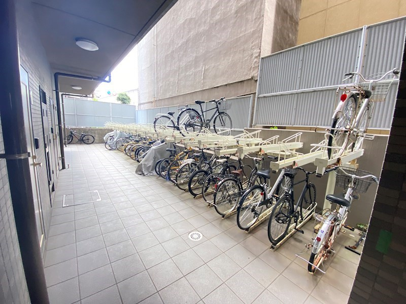 ルーブル学芸大学六番館のその他