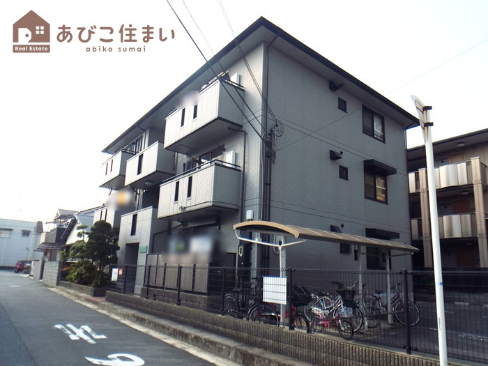 パインコートの外観