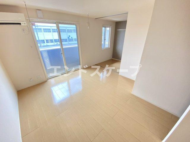 オペラハウス上大島　Ｃの居間・リビング|高崎、前橋、伊勢崎エリアのお部屋探しはエンドスケープまで！お客様の理想お聞かせ下さい♪
設備、クロスの色が異なる場合があります。
