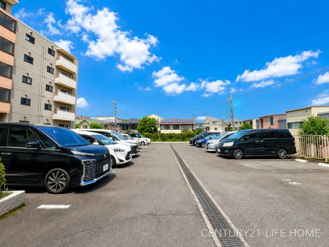 【駐車場】 | 江田ロビニア | 駐車場に車を止められます