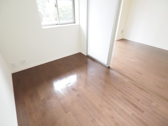 【洋室】 | La Vita Felice | ※同物件の別部屋参考写真です。　