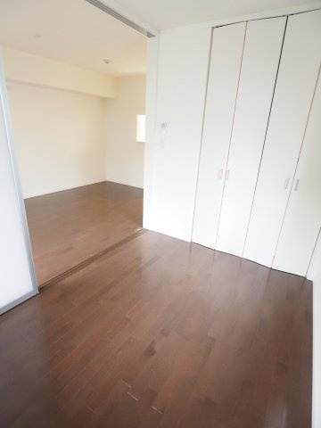 【洋室】 | La Vita Felice | ※同物件の別部屋参考写真です。　