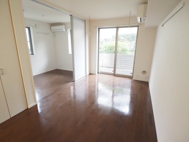 【居間・リビング】 | La Vita Felice | ※同物件の別部屋参考写真です。　