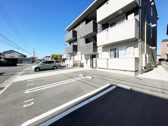 フルールの駐車場