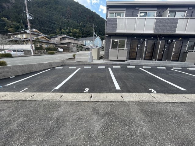 Grand-rougeの駐車場