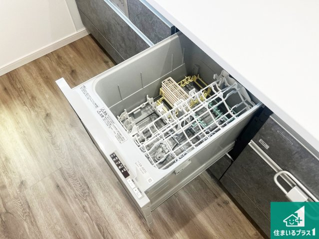 明石市大久保町江井島　新築一戸建ての設備|食事後の一仕事、食器洗いをボタン一つでお任せできちゃいます！場所を取らないビルトイン式なので、お料理スペースもしっかり確保！