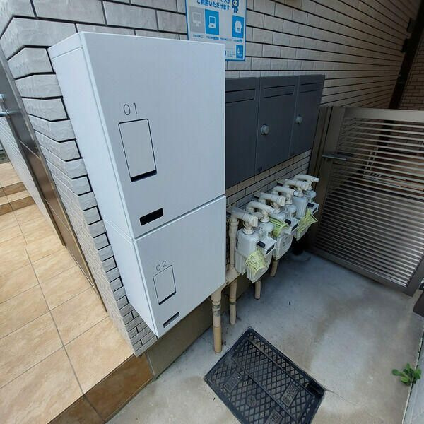 ベルヴィル三軒茶屋のエントランス|■敷地内ゴミ置き場■駐輪場