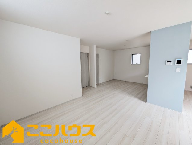 南城市玉城前川　新築戸建て　全2棟　2号棟の居間・リビング|LDK18.7帖